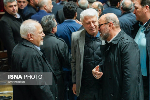 حضور جمعی از سیاسیون در مراسم یادبود درگذشت مادر محمد شریعتمداری