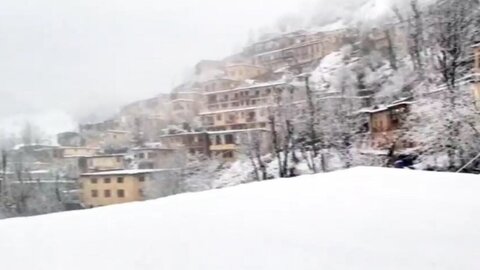 بارش برف ۷۰ سانتی در اشکور رحیم آباد راه ۵۰ روستا را مسدود کرد