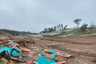 ۸ کشته و دهها مفقود بر اثر رانش زمین در اندونزی