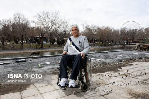 «فدای وطن ایران عزیز. ایران اصالت و هویت.» عباس کلانتر در سن ۱۸ سالگی، در سال ۶۲ عازم جبهه شد و در عملیات عاشورا ۲، زمانی که راننده آمبولانس بود، مجروح شد. او در سال ۹۹ دکترا روانشناسی بالینی خود را از دانشگاه فردوسی دریافت کرد و در حال حاضر کلینیک خودرا تاسیس کرده است. 