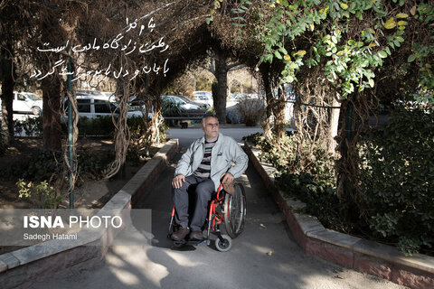 «وطن زادگاه مادری است. با جان و دل باید حراست گردد.» خداد مهربان در سال ۶۱ برای خدمت سربازی عازم جبهه شد. او در ماه ۱۴ام خدمت خود، بین عملیات‌های والفجر ۲ و ۳ مجروح شد.