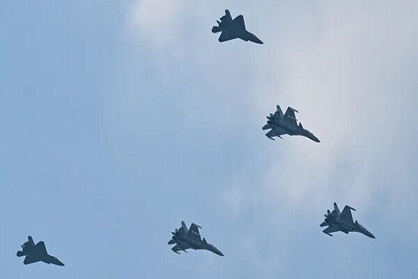 تحرکات گسترده هوایی و دریایی چین اطراف تایوان همزمان با خروج «لینکلن»