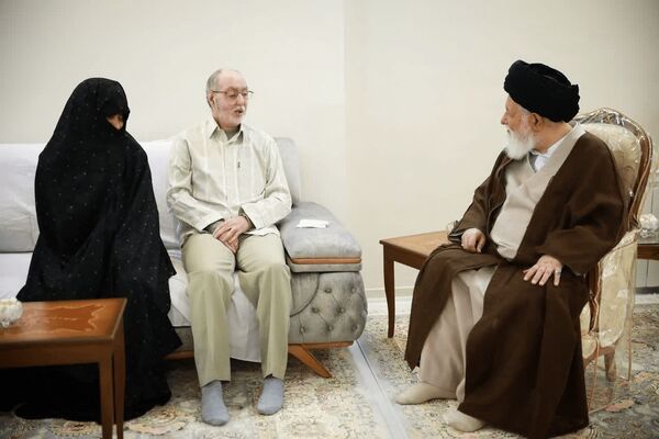 دیدار آیت الله علم الهدی با دو جانباز یادگار دفاع مقدس