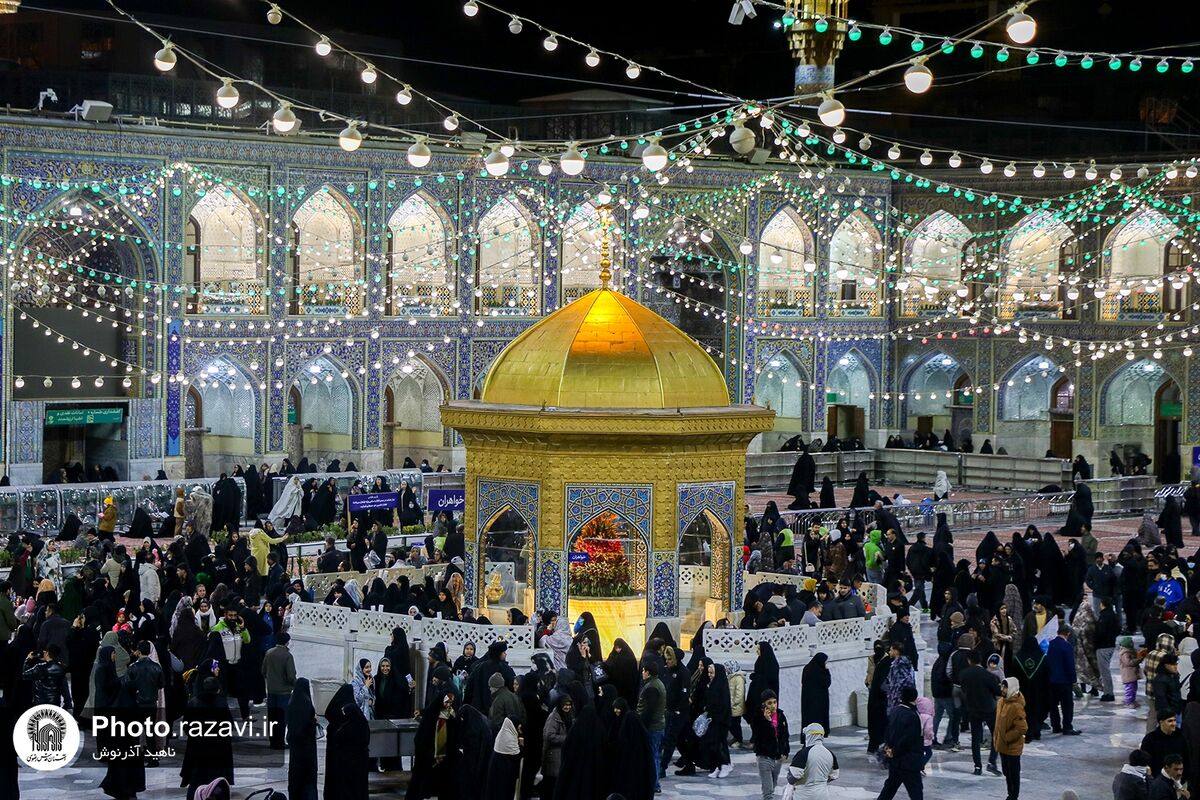 حرم مطهر رضوی در شب میلاد امام سجاد (ع) جلوه‌ای از نور و سرور شد