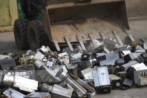 گزارش تصویری | امحای ماینرهای غیرمجاز در مشهد