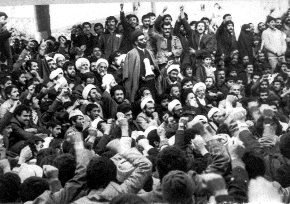 روایتی از یک حرکت انقلابی سرنوشت‌ساز در سال ۱۳۵۷/ تحصن حوزه در دانشگاه!