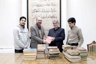 اهدای میراث پدری توسط ذاکر اباعبدالله الحسین (ع) به کتابخانه رضوی