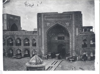 عکس | نمایی خاص از صحن نو (آزادی) در دوره ناصرالدین شاه