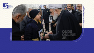 فیلم | حضور خانواده شهدای اغتشاشات در مراسم غبارروبی ضریح مطهر رضوی