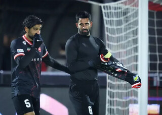 خط دفاع سرخ ها به هیچ توپی نه نمی گوید / پنیر سوییسی لای نان اوسمار