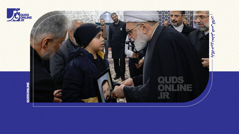 حضور خانواده شهدای اغتشاشات در مراسم غبارروبی ضریح مطهر رضوی