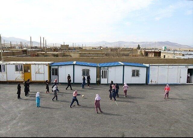 تحصیل دانش‌آموزان ۱۶ نقطه تایباد در کانکس