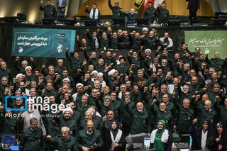 نمایندگان مجلس با لباس سپاه