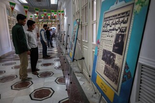 نمایشگاه منابع اطلاعاتی کتاب، مردم و انقلاب در کتابخانه حرم رضوی برپا شد