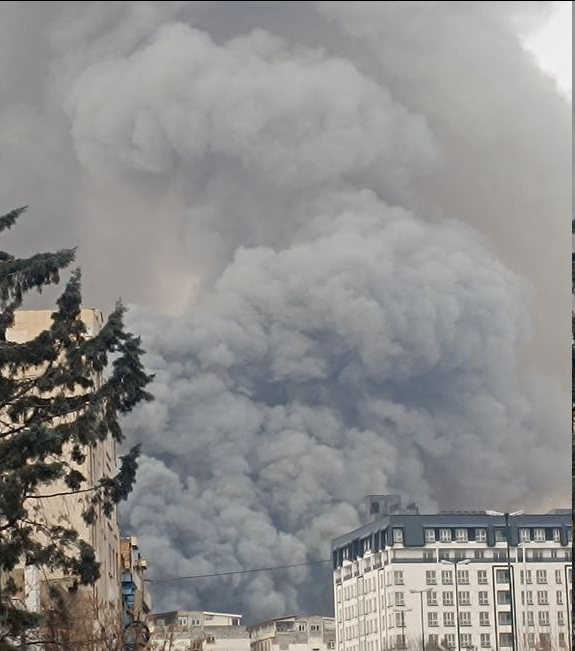 آتش‌سوزی گسترده در بازارچۀ جنت‌آبادِ تهران + تصاویر