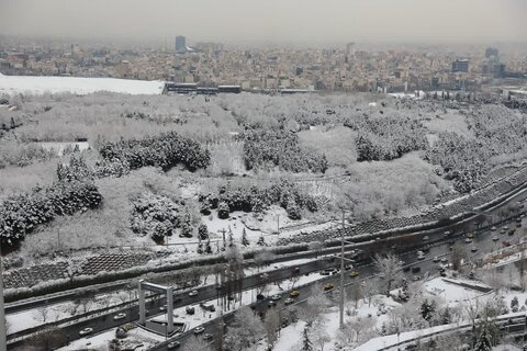 سرما همراه با بارش برف و باران در انتظار پایتخت‌نشینان