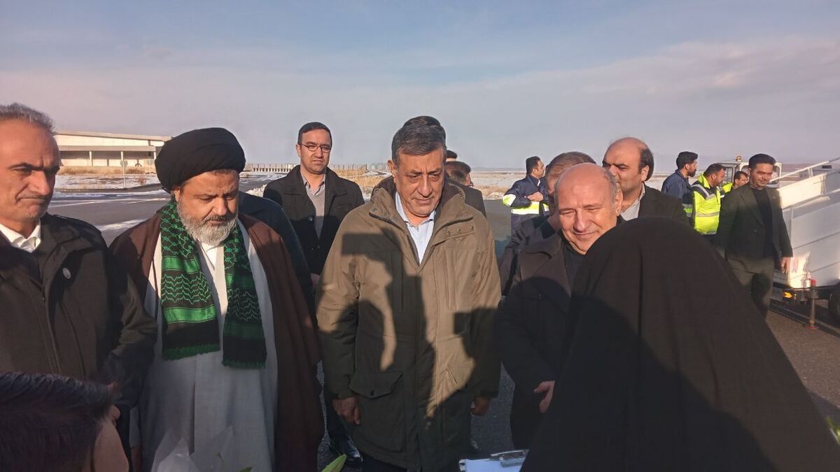 معاون اجرایی رئیس‌جمهور وارد ماکو شد/ بازدید از نیروگاه خورشیدی ۶ مگاواتی