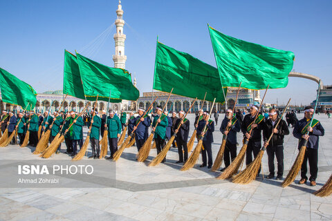 آیین جاروکشی خادمان مسجد مقدس جمکران