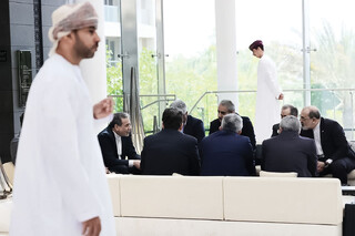 دیپلماسی با انگشت روی ماشه