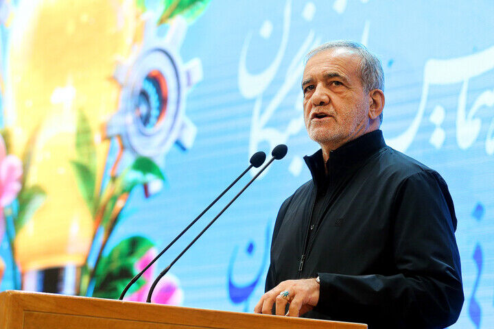 رئیس‌جمهور: حمایت از کسانی که مشکل دارند وظیفه ماست / اهمیت نقش کتاب در تغییر رفتار انسان‌ها