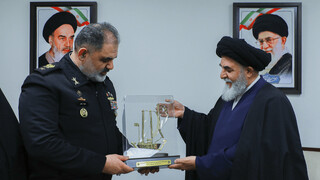 فرمانده نیروی دریایی ارتش با تولیت مسجد جمکران دیدار کرد