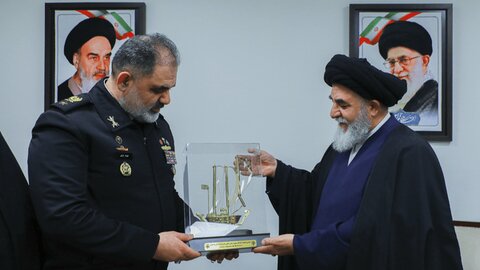 فرمانده نیروی دریایی ارتش با تولیت مسجد جمکران دیدار کرد