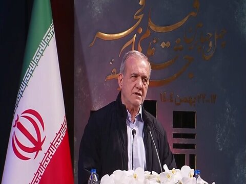 پزشکیان: از همه سینماگرانی که باوجود فشارها به جشنواره آمدند، قلباً تشکر می‌کنم