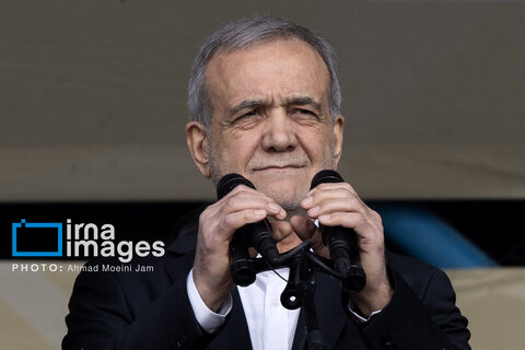 سخنرانی رئیس جمهور در جمع راهپیمایان ۲۲ بهمن