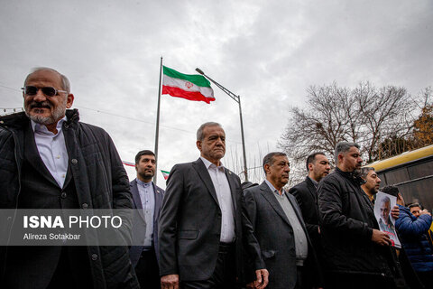 حضور مسعود پزشکیان، رییس جمهور در راهپیمایی ۲۲ بهمن