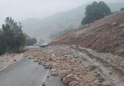 محور پاتاوه-دهدشت به دلیل ریزش کوه مسدود است