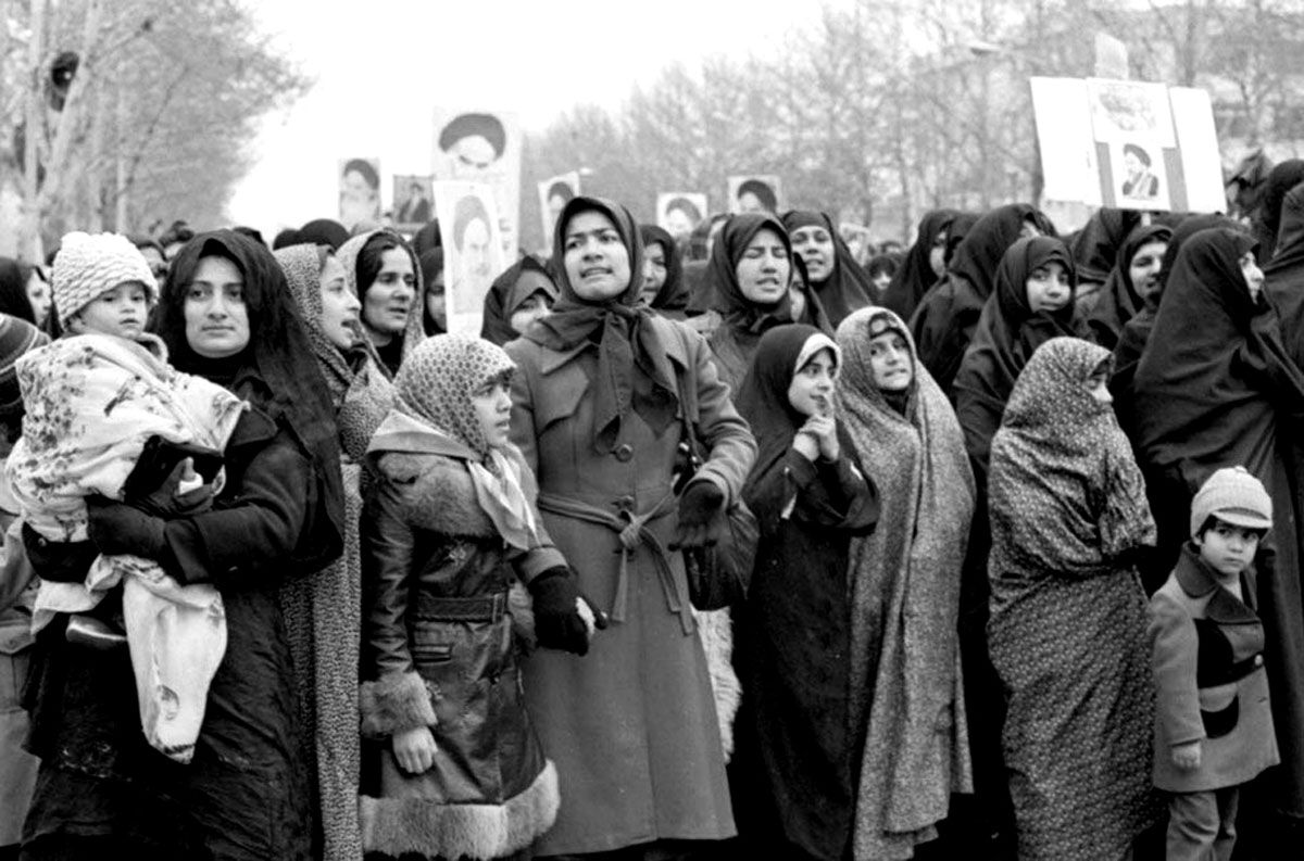بازخوانی نقش پنهان اما تعیین‌کننده مادران در تربیت نسل انقلابی/ چگونه مادران، آینده‌سازترین کنشگران انقلاب هستند؟