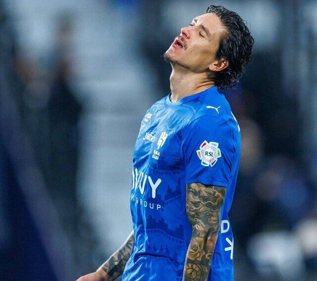 الهلال مهاجم سابق لیورپول را کنار گذاشت/ تمدید قرارداد کولیبالی