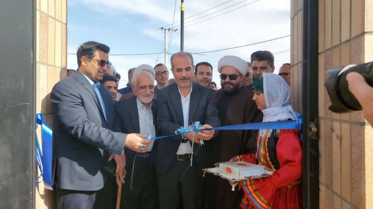 معاون وزیر راه و شهرسازی در بردسکن اعلام کرد: سالانه بیش از ۲۰ همت برای طرحهای بازآفرینی کشور نیاز است