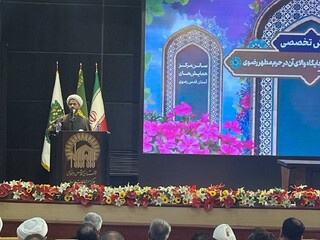 اقامه روزانه نمازهای جماعت با حضور ۲۰۰ هزار نفر در حرم مطهر رضوی