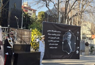 پیکر عنایت بخشی تشییع شد