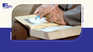 فیلم | اهدای قرآن رنانی توسط رهبر معظم انقلاب به آستان قدس رضوی