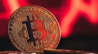 بیت‌کوین همچنان در سرازیری سقوط / علت ریزش مداوم چیست؟