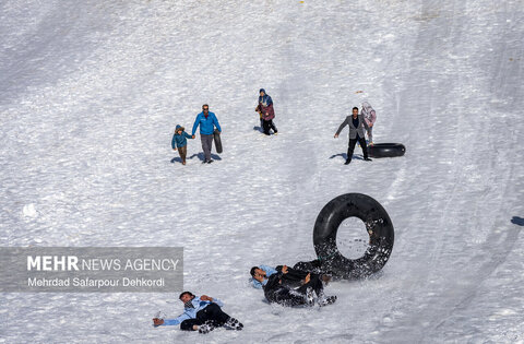 تیوپ سواری در پیست اسکی بارده