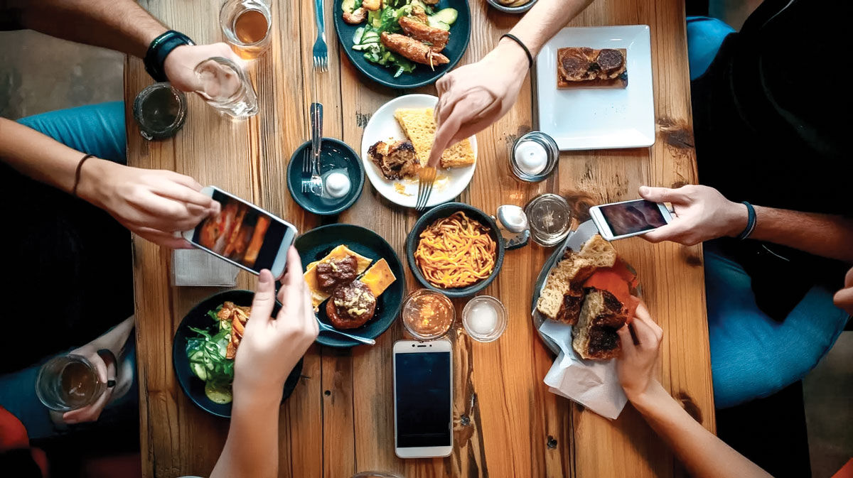 شبکه‌های اجتماعی ذائقه غذایی ما را درنوردیدند/ سفره‌های دیجیتال، اشتهای مجازی
