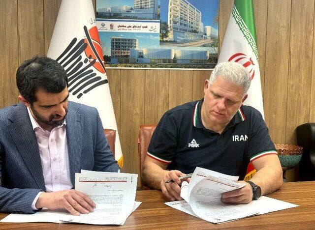سرمربی یونانی تیم ملی بسکتبال تا ۲۰۲۸ با ایران تمدید کرد