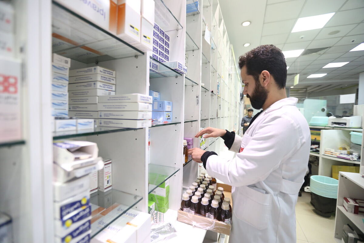 گلایه بیماران از بازار دارو / ذخایر دارویی کشور برای سه تا شش ماه کفایت می‌کند