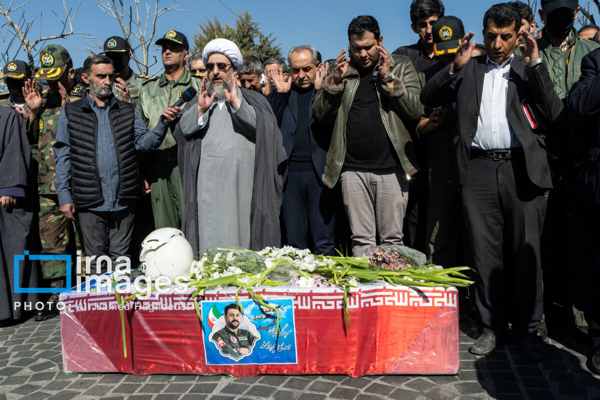 تشییع پیکر خلبان شهید فیروزمند در تبریز