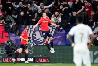 در شب شکست مقابل اوساسونا/ رئال صدر را به بارسا تعارف زد