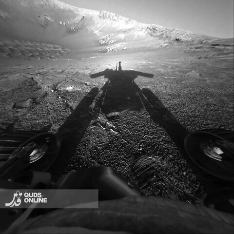 عکس روز | تصویری از سایه مریخ نورد "فرصت" بر روی سیاره سرخ