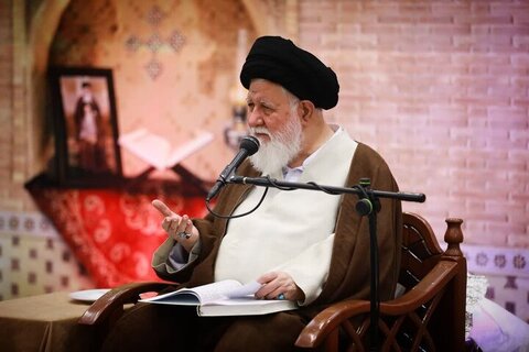 «خدا ستیزی»، ابزار دشمن برای تسلط بر ما است