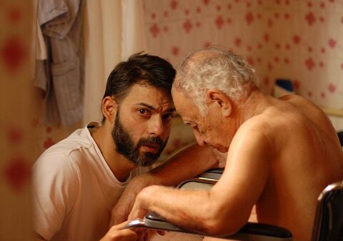 احترام به پدر و مادر در نگاه امام رضا(ع)؛ سکانسی از فیلم سینمایی «جدایی نادر از سیمین»