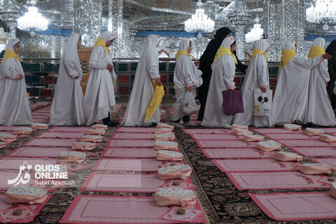 گزارش تصویری | افطار فرشته‌های روزه اولی در حرم رضوی