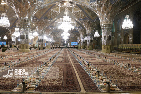 گزارش تصویری | افطار فرشته‌های روزه اولی در حرم رضوی