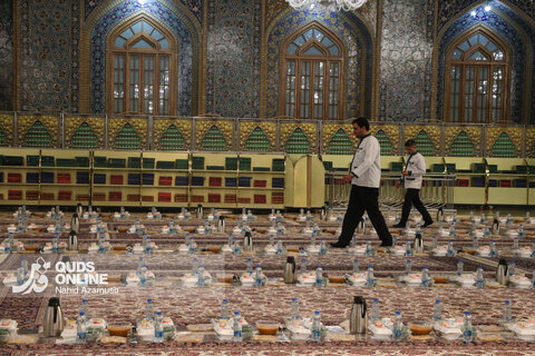 گزارش تصویری | افطار فرشته‌های روزه اولی در حرم رضوی