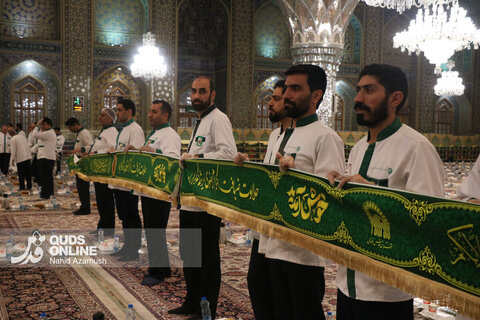 گزارش تصویری | افطار فرشته‌های روزه اولی در حرم رضوی